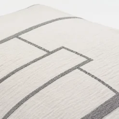 Kristina Dam Baumwollkissen 60 x 60 »Architecture«