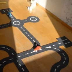 Kinder GOKI Filz-Spielstraße mit 2 Fahrzeugen