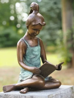 Ars mundi Gartenskulptur »Lesendes Mädchen«