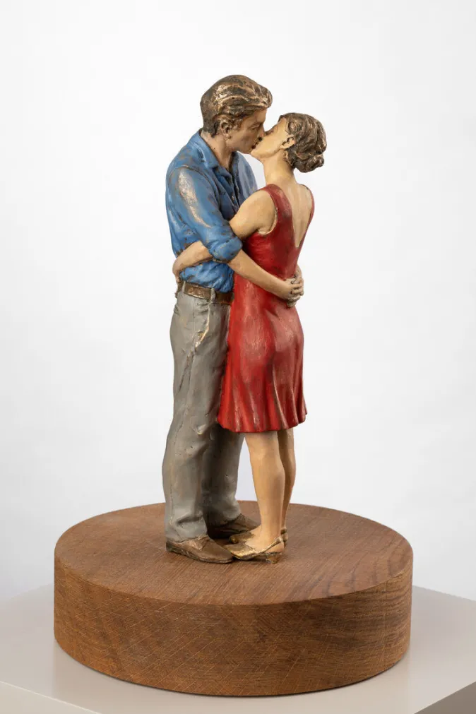 Christoph Pöggeler Handbemalte Bronze-Skulptur »Kuss«