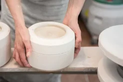 feinesweißes Kerzenhalter Porzellan