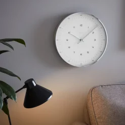Junghans »Max Bill« Funk-Wanduhr mit Zahlen-Zifferblatt von