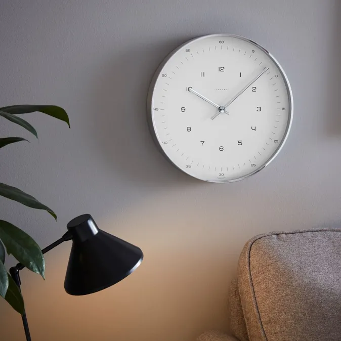 Junghans »Max Bill« Funk-Wanduhr mit Zahlen-Zifferblatt von