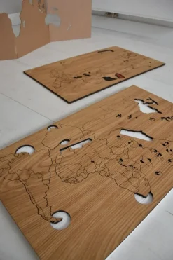 City Shapes Selbstklebende Weltkarte aus Holz