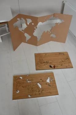 City Shapes Selbstklebende Weltkarte aus Holz