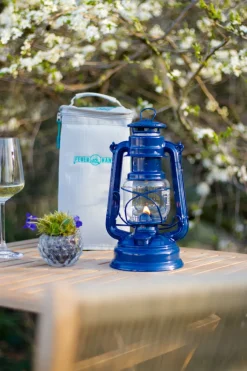 Feuerhand Sturmlaterne aus Stahl