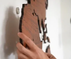 City Shapes Weltkarte aus Nussbaum